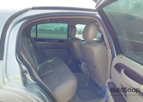 2007 Lincoln Town Car Signature z USA, uszkodzony, nr VIN 1LNHM81W67Y606497